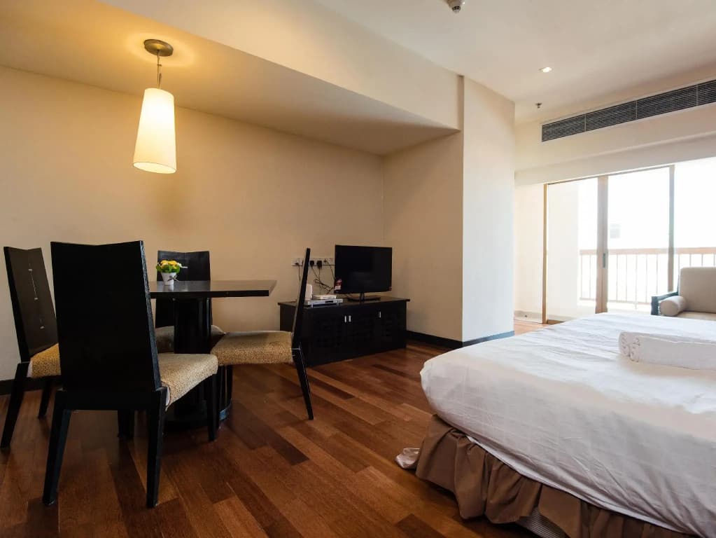W Studio Resort Suites at Pyramid Tower - photo 4
