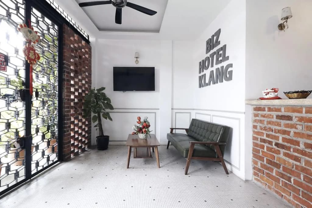 M S Hotel, Tengku Kelana KTM Klang - photo 1