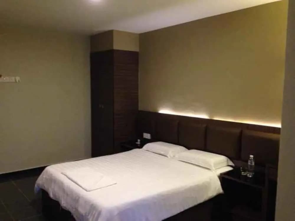 B+ Hotel - photo 5