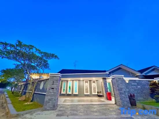 Mount Austin Landed Homestay 16pax Karaoke Jacuzzi BBQ by Stayrene - photo 1