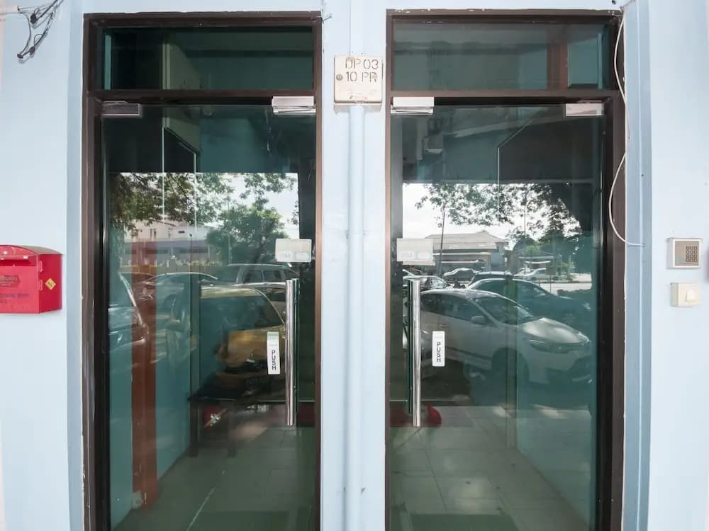 OYO 881 Bintang Square Hotel - photo 16