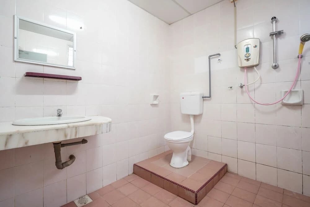 DJ Hotel Lumut by OYO Rooms - photo 10