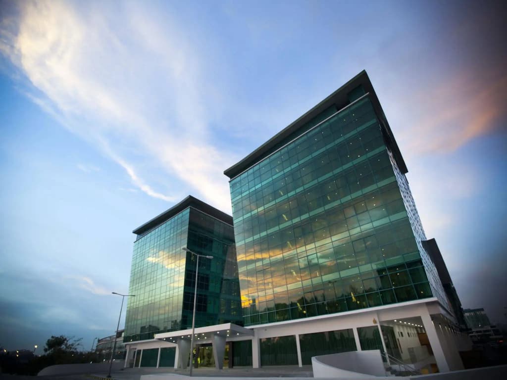 Greens Hotel & Suites - photo 1