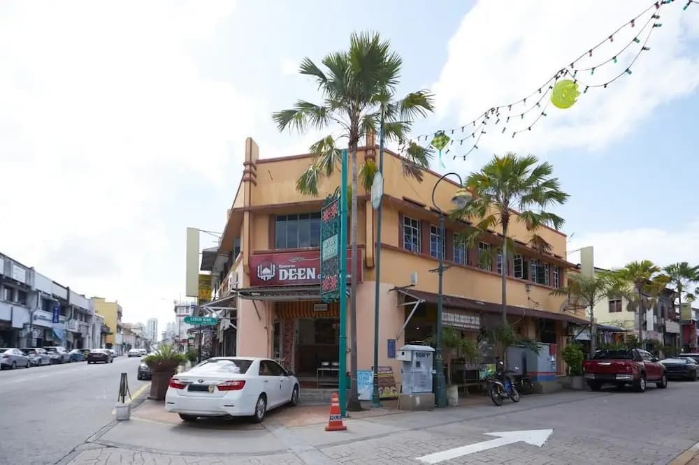 OYO 90838 Ros Heritage Motel - photo 1
