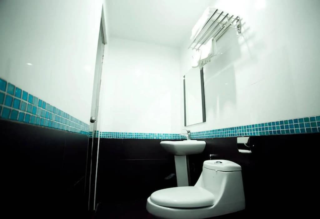 360 Inn - photo 7