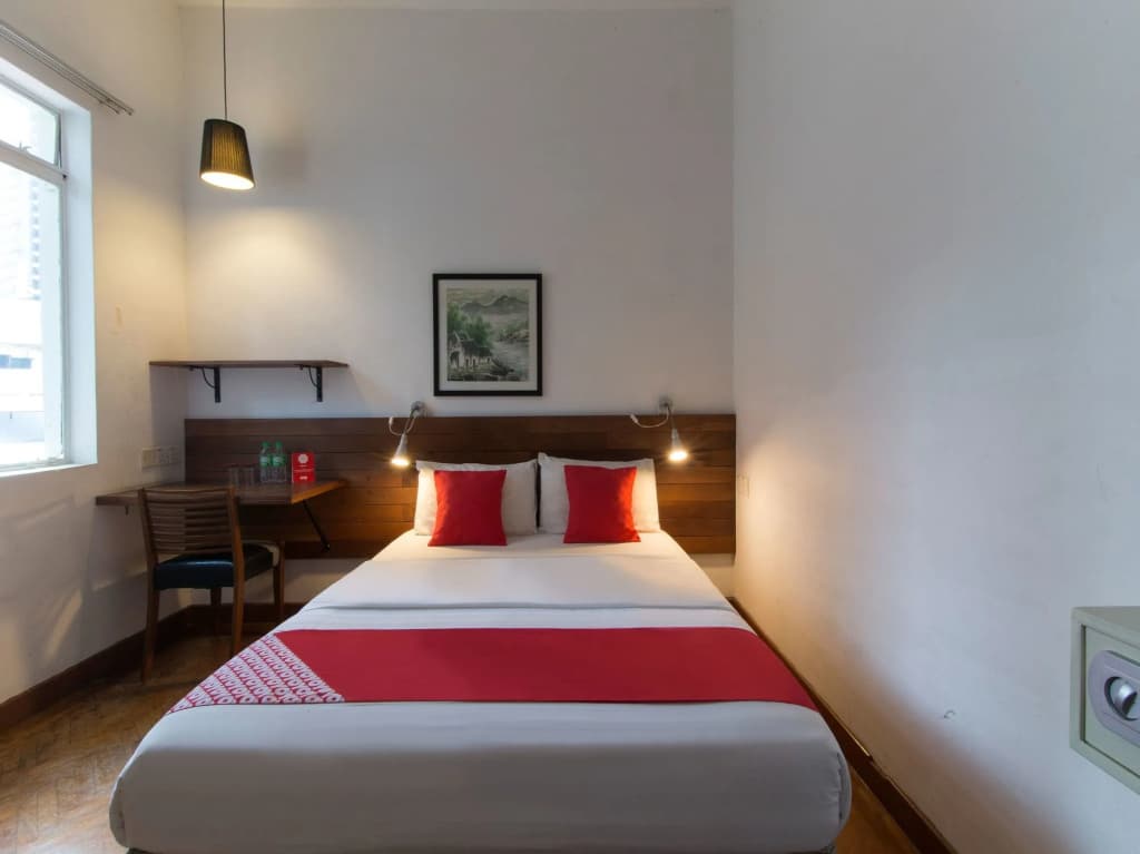 Lodge Paradize Hotel by OYO Rooms - photo 2