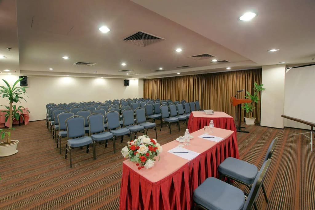 Crystal Crown Hotel - photo 18