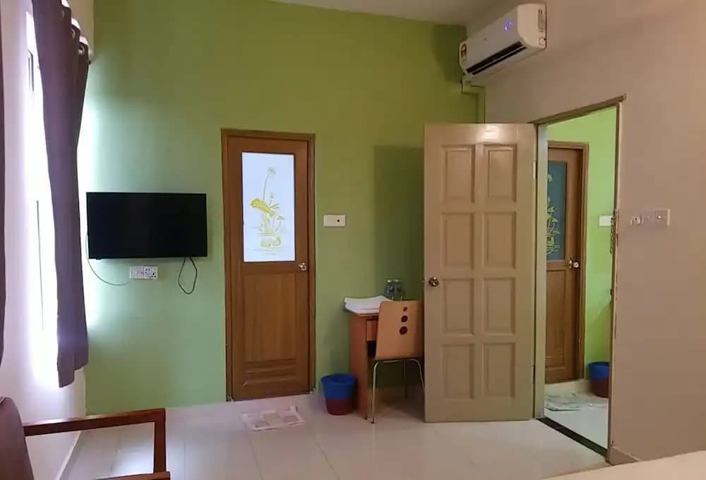 Hotel O Night Queen salak Tinggi - photo 15