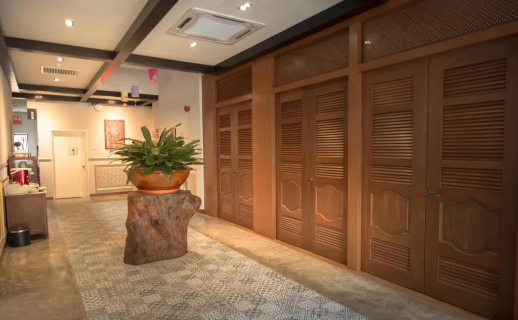CIQ HOTEL at Jalan Trus - photo 1