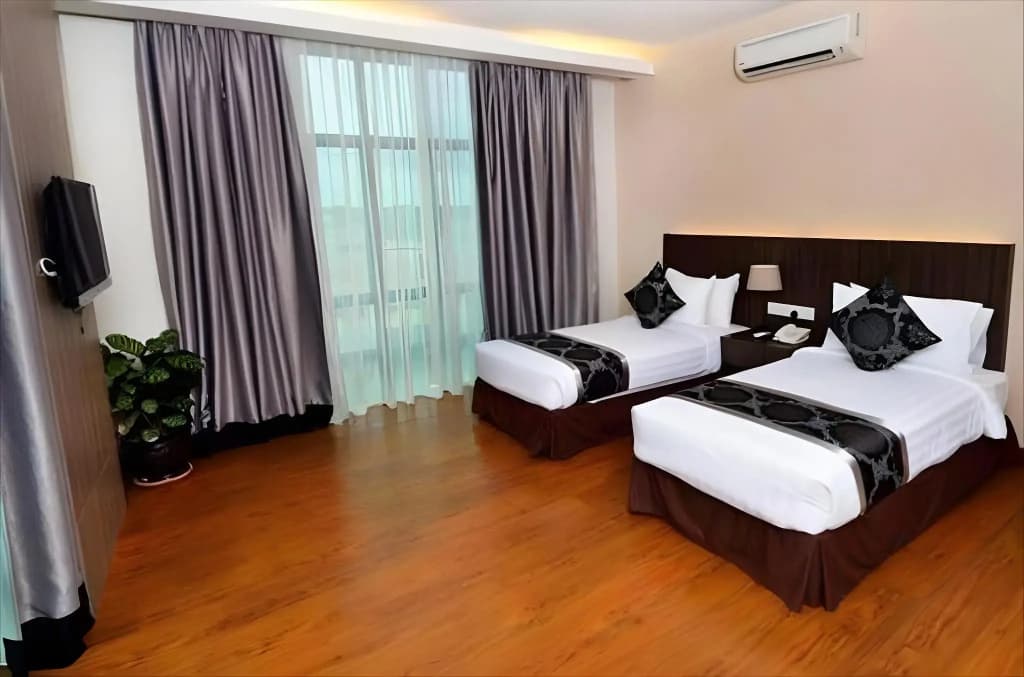 Holiday Villa Hotel & Suites - photo 6