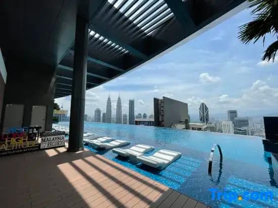 Eaton Residences by Romeo Bnb - photo 3
