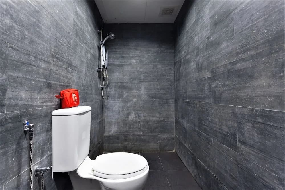ZEN Rooms Basic Near KTM Sentul - photo 23