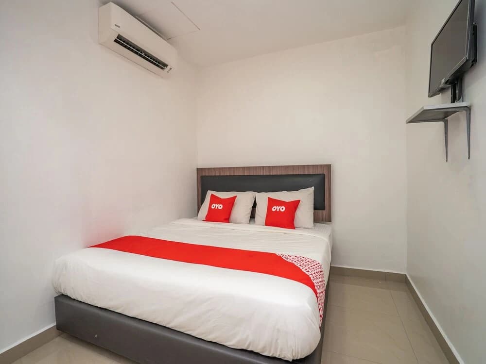 VRM Hotel by OYO Rooms - photo 2