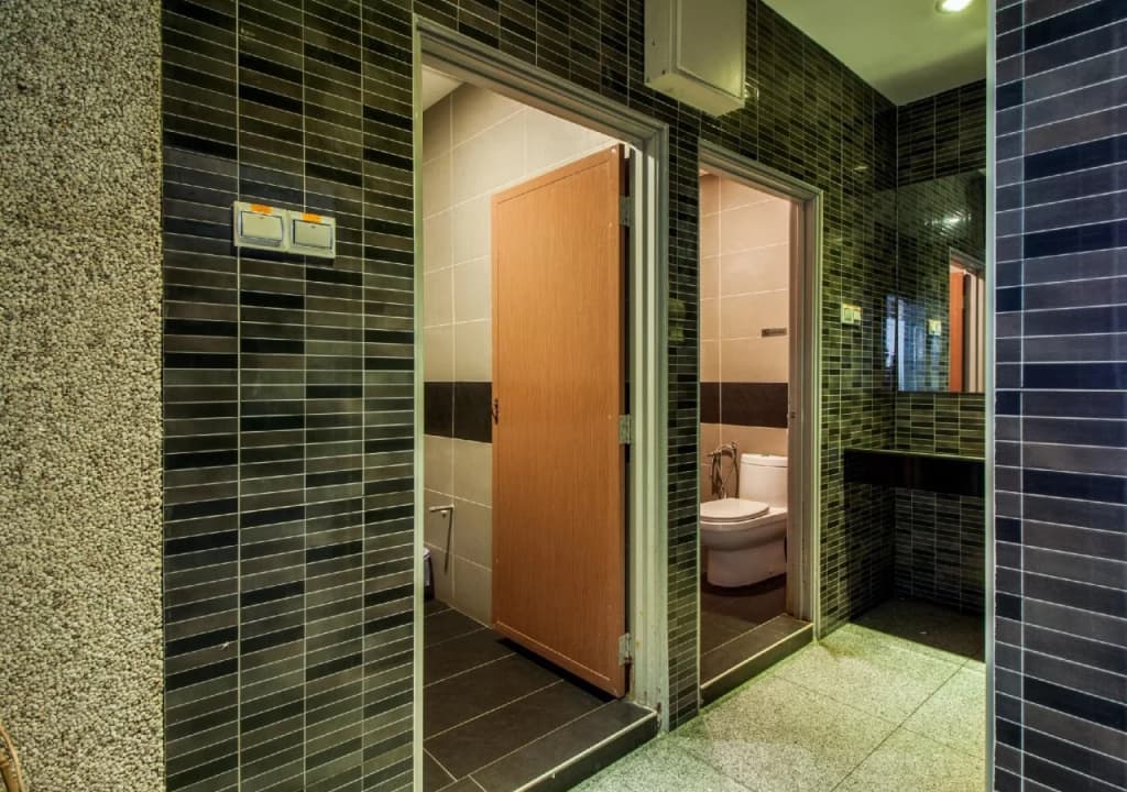 e Hotel - photo 8