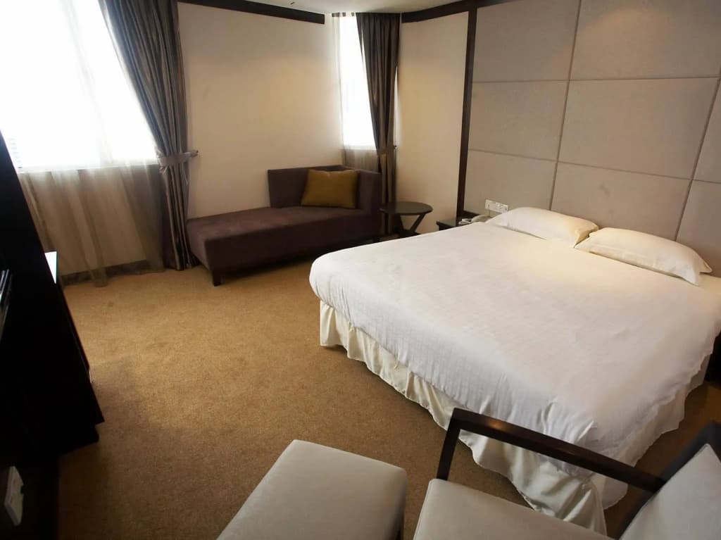 Country Hotel - photo 2