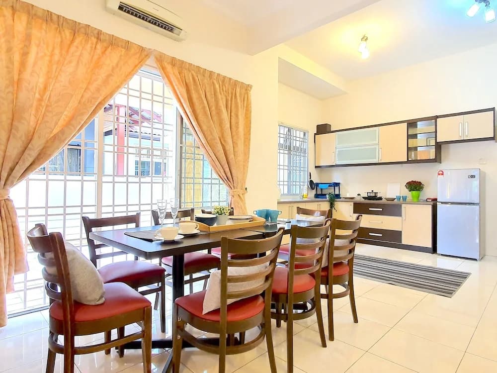 Kota Kemuning Private House by BeeStay - photo 14