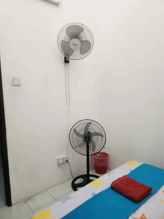 COZY HOME KLIA SEPANG with Aircond and Free Wi-Fi - photo 3