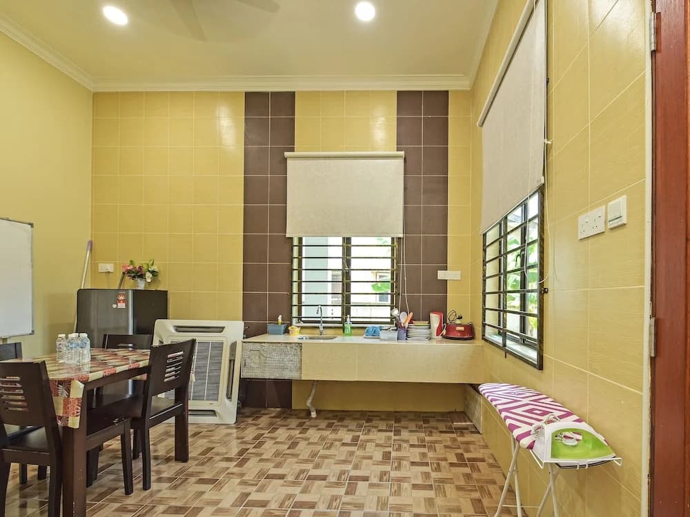 OYO Home 90448 Nurbayu Guest House - photo 13