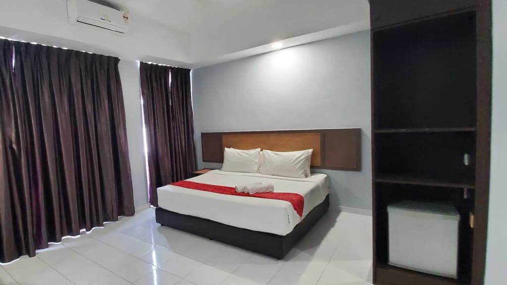 Leisure Cove Hotel & Apartments - photo 7