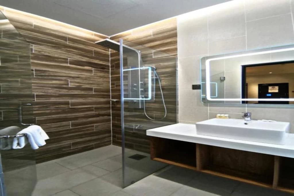 Roxy Hotel Padungan - photo 8