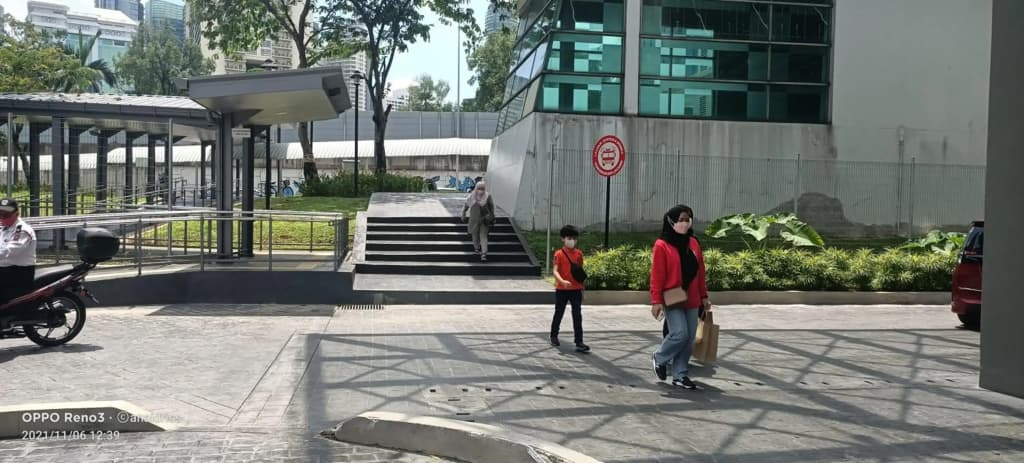 KLCC Legasi Kg Bharu muslim homestay facing unblock view and walking distance to Twin Tower, LRT train next to building - photo 25