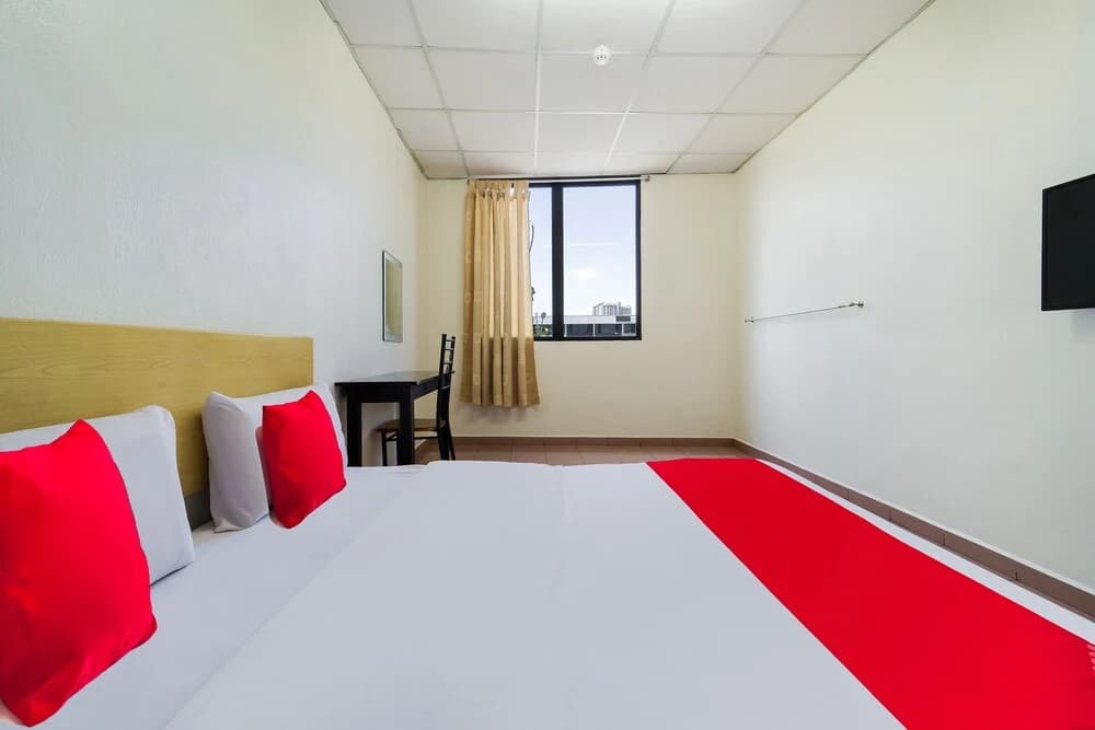 CP Hotel by OYO Rooms - photo 4