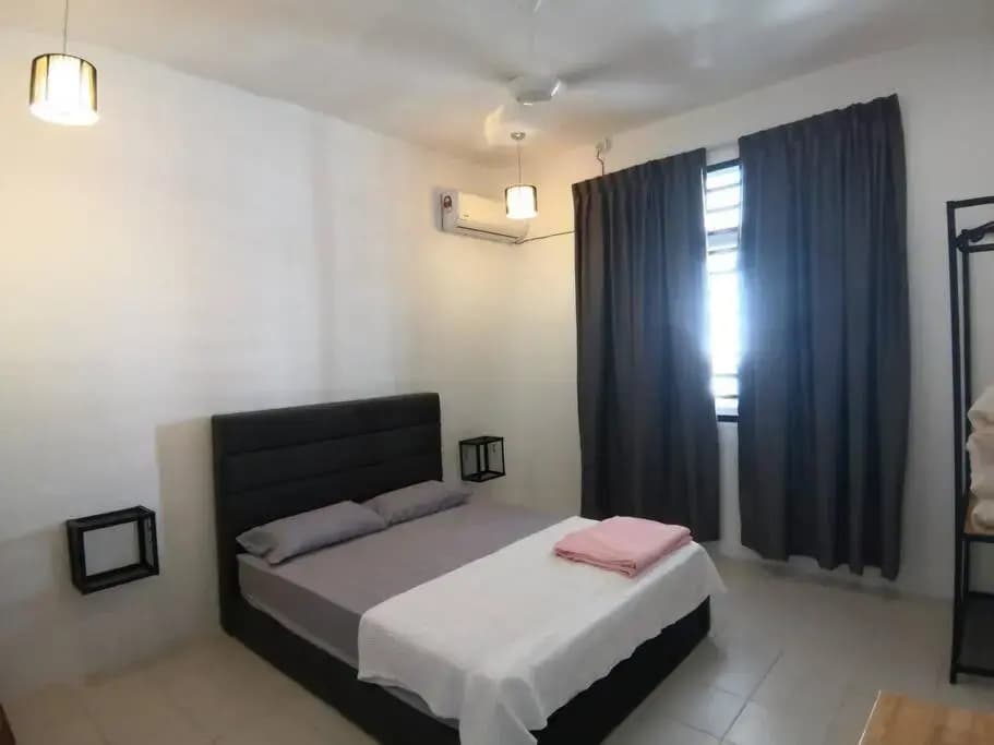 MODERN , SPACIOUS GAMBANG UMP 18 Guest House - photo 5