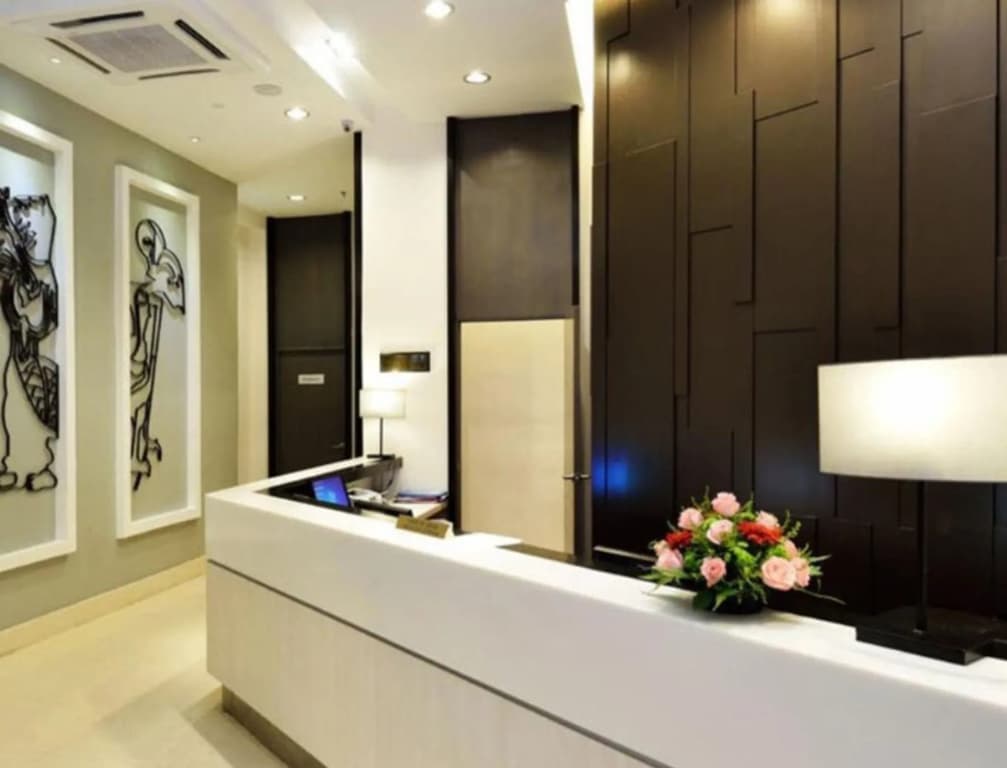 Holiday Villa Hotel & Suites - photo 4