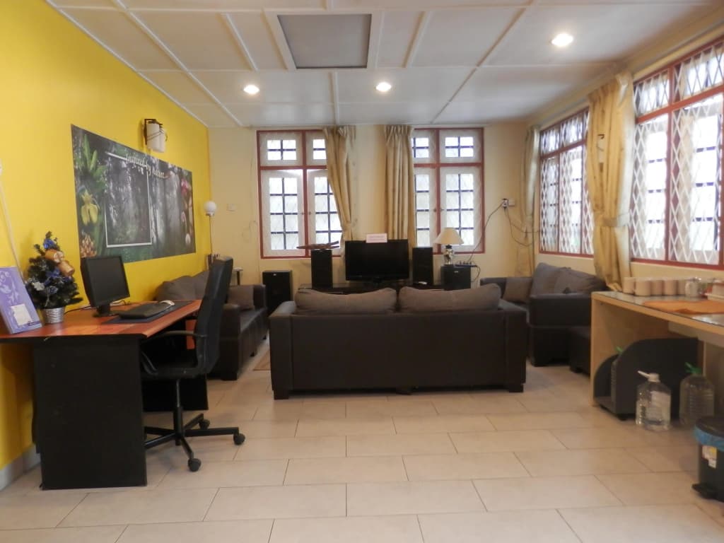 Eight Mentigi Guest House - photo 7