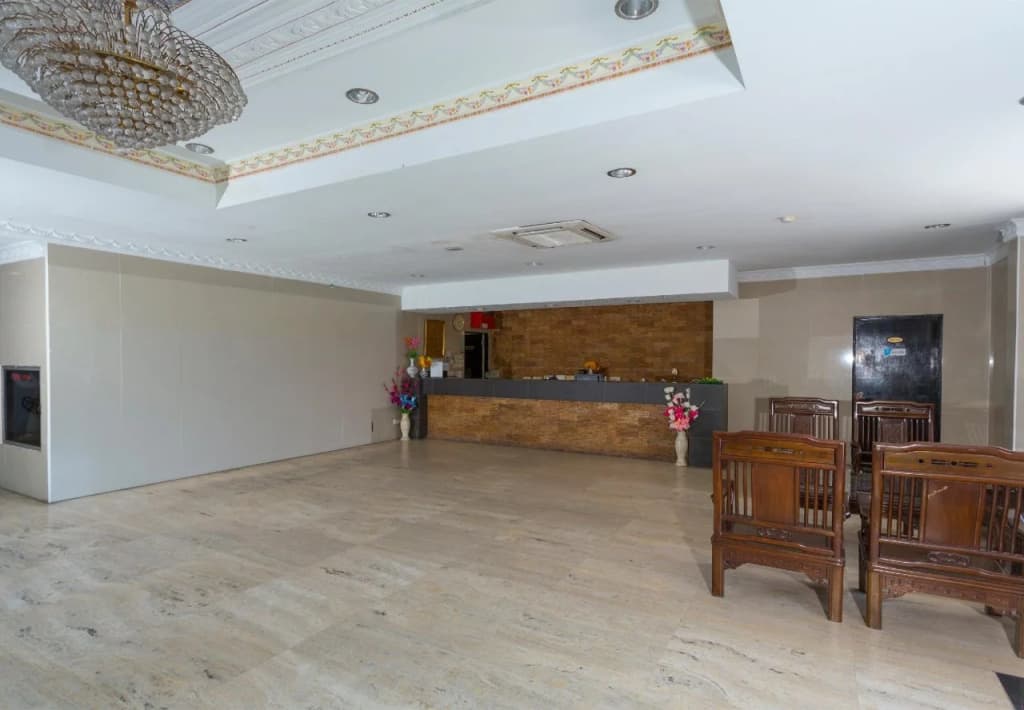 OYO 89619 De Choice Hotel - photo 2