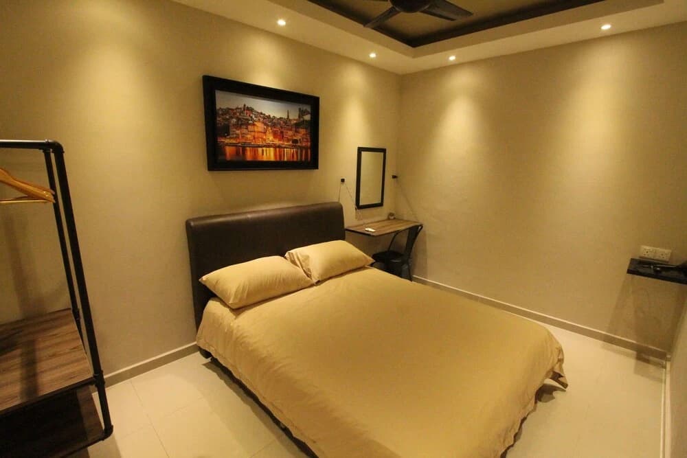 Ian's 5th Home - photo 4