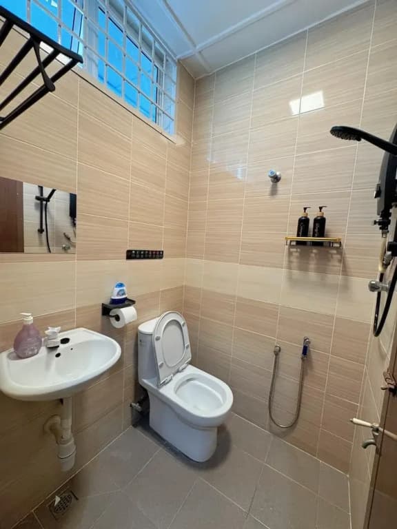 Comfy Tok Sira Home Kuantan 5 BR - photo 6