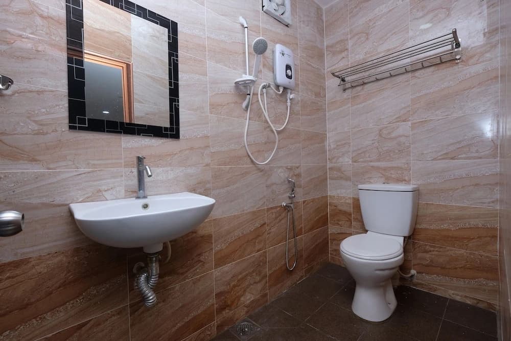 OYO 1104 Q Hotel - photo 8