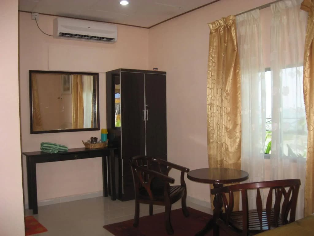 Tanjung Puteri Motel - photo 2