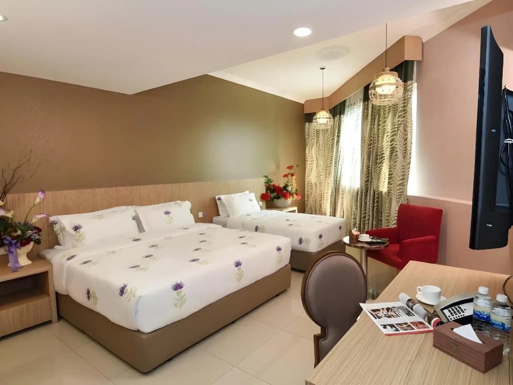 Hotel Holmes Gelang Patah - photo 16