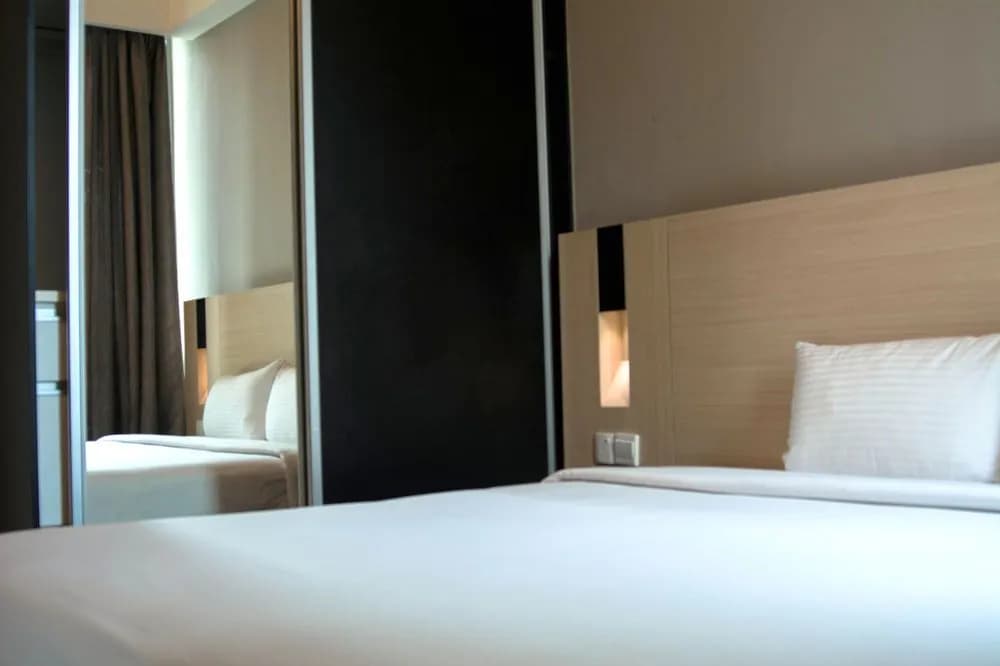 The Manor Luxury Suites & Apartments - photo 2