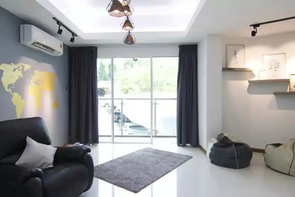 YO.OM Families Luxury Condo Gateway 6 Pax - photo 12