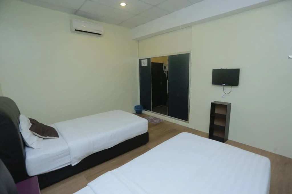 JAM Hotel near ERL Salak Tinggi Sepang - photo 16