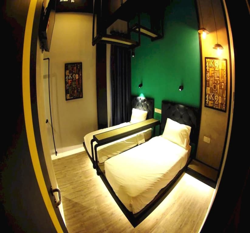 Tube Hotel Melaka - photo 10