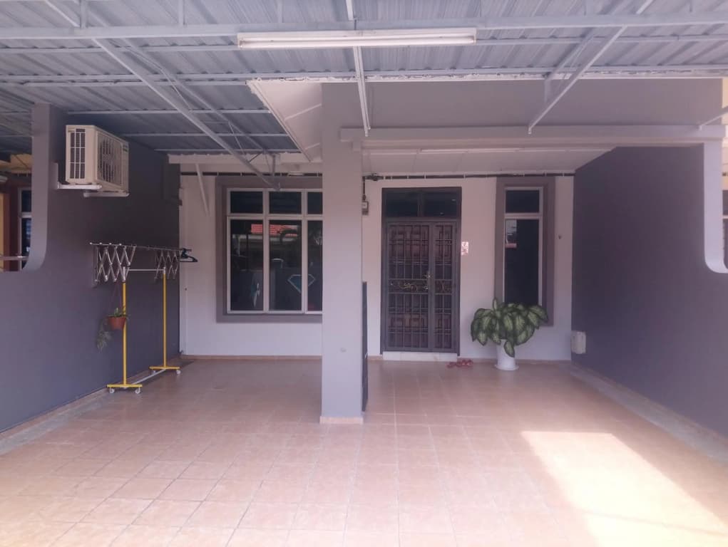 Big Family Friends Guesthouse 16pax, Legoland Bukit Indah - photo 15