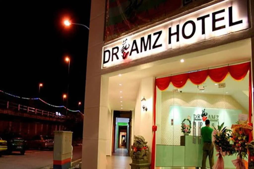 Hotel Zamburger Plaza Mahkota - photo 15