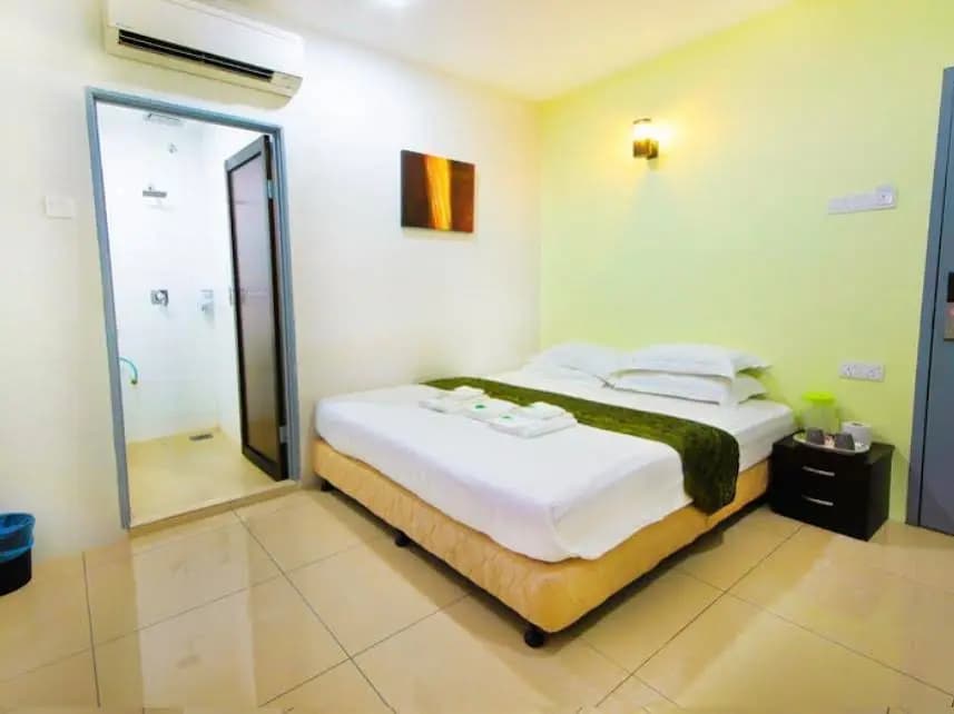 Green Hotel - photo 6