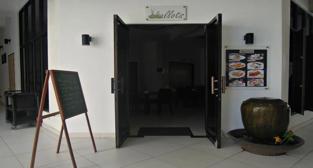 Samsuria Beach Resort & Residence - photo 10