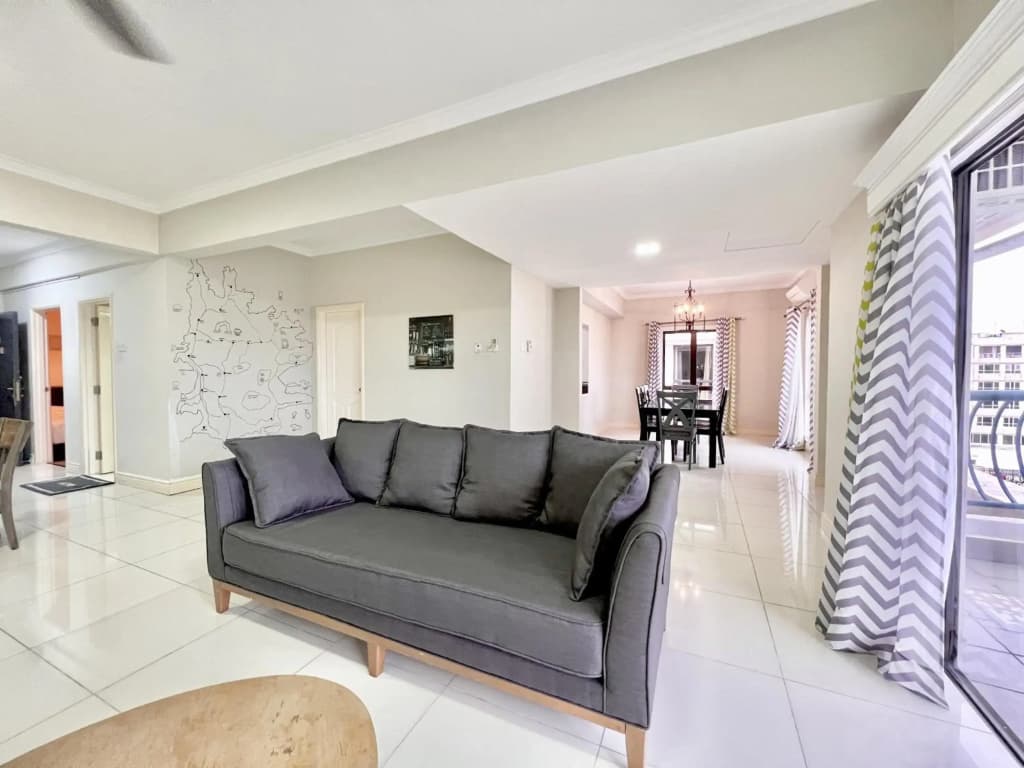 PENTHOUSE MARINA COURT VACATION HOME 5 BEDROOMS KOTA KINABALU 15pax - photo 2