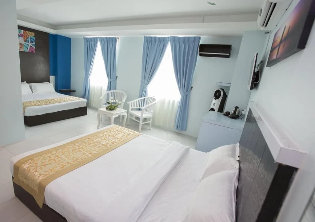 Skyview Hotel - photo 2