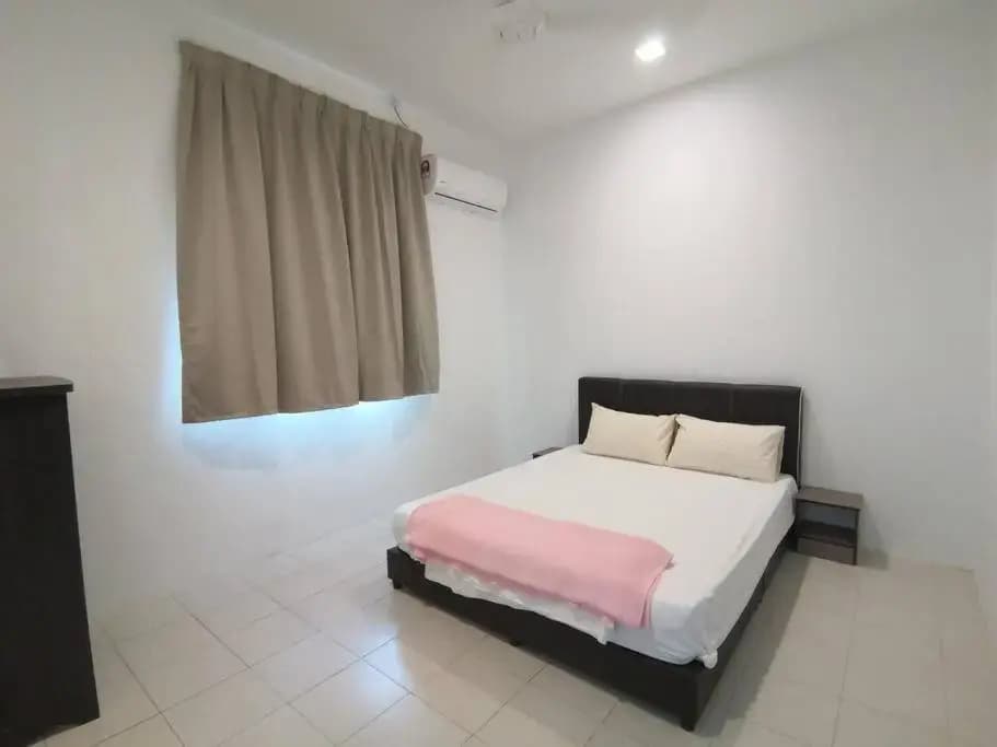 MODERN , SPACIOUS GAMBANG UMP 18 Guest House - photo 3