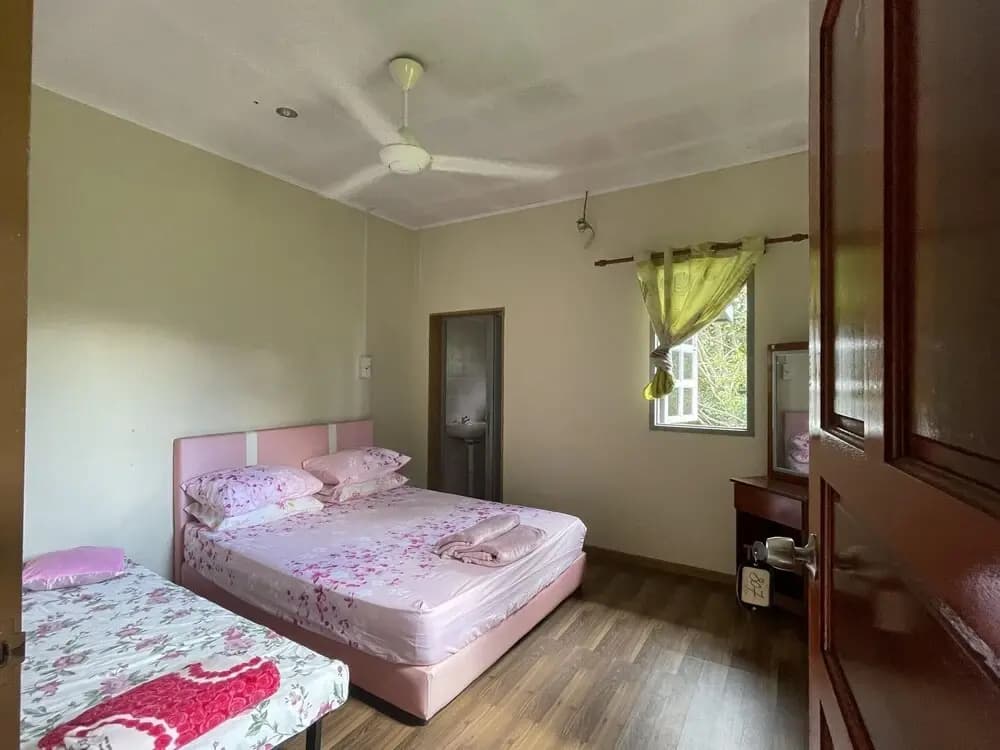 OYO Home  90588 Nadine Guesthouse - photo 16