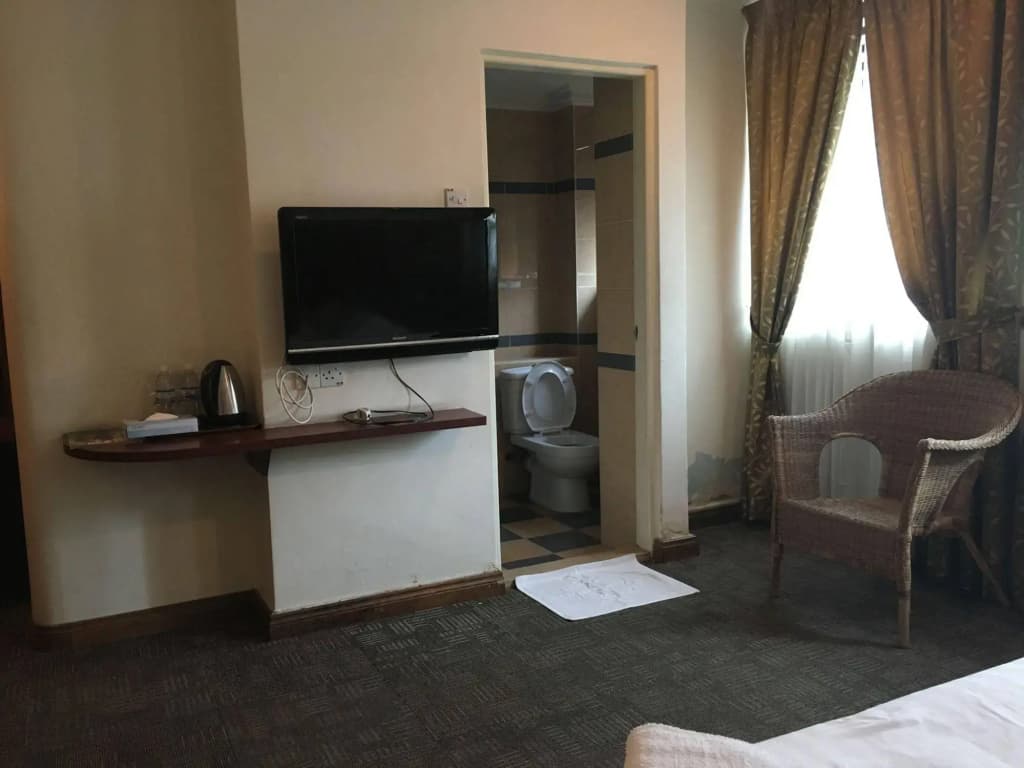 OYO Capital O 89695 Planters Hotel - photo 4