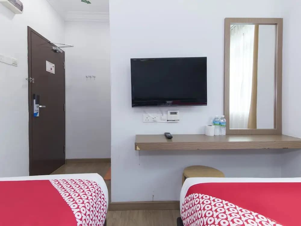 OYO 445 Charisma Hotel - photo 7