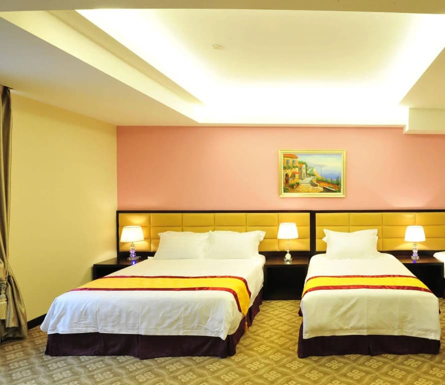 Hallmark Crown Hotel - photo 5